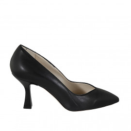 Woman's pointy pump shoe with V-cut in black leather heel 7 - Available sizes:  31, 33, 34, 42, 45