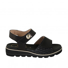 Sandale pour femmes avec fermeture velcro et goujon en cuir et cuir tressé noir talon compensé 3 - Pointures disponibles:  33, 44