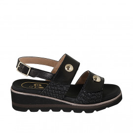 Sandale pour femmes en cuir et cuir tressé noir avec fermeture velcro y goujons talon compensé 4 - Pointures disponibles:  43, 44, 45, 46