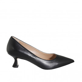 Woman's pointy pump in black leather with spool heel 5 - Available sizes:  32, 43, 46