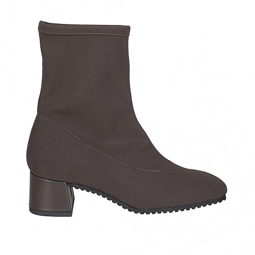 Woman's ankle boot in brown elastic...