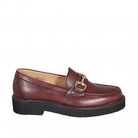 Mocassin pour femmes en cuir bordeaux avec accessoire avec talon 3 - Pointures disponibles:  33, 44, 46