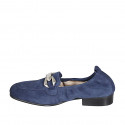 Mocasín para mujer en gamuza azul con accesorio y elastico tacon 2 - Tallas disponibles:  33, 34, 43, 44, 45