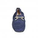 Mocassino da donna in camoscio blu con accessorio ed elastico tacco 2 - Misure disponibili: 33, 34, 43, 44, 45