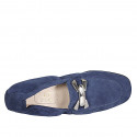 Mocassino da donna in camoscio blu con accessorio ed elastico tacco 2 - Misure disponibili: 33, 34, 43, 44, 45