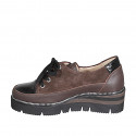 Chaussure à lacets avec fermeture éclair en cuir et daim marron et cuir verni noir talon compensé 4 - Pointures disponibles:  33, 34, 42, 43, 44, 45, 46