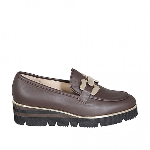 Woman's mocassin in brown leather...