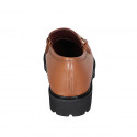 Mocasín para mujer con accesorio y plantilla extraible en piel cognac tacon 3 - Tallas disponibles:  32, 33, 42, 43, 44, 45, 46