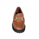 Mocasín para mujer con accesorio y plantilla extraible en piel cognac tacon 3 - Tallas disponibles:  32, 33, 42, 43, 44, 45, 46