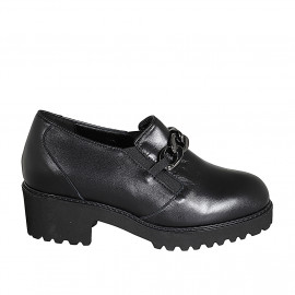 Woman's highfronted shoe with elastics, chain and removable insole in black leather heel 5 - Available sizes:  42, 44