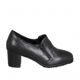 Woman's highfronted shoe with elastic band, zipper and removable insole in black leather heel 6 - Available sizes:  43