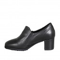 Woman's highfronted shoe with elastic band, zipper and removable insole in black leather heel 6 - Available sizes:  33, 43, 44