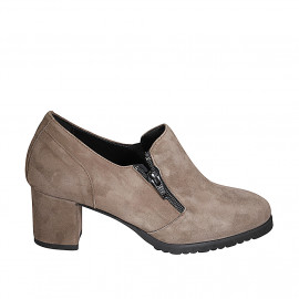 Woman's highfronted shoe with elastic band, zipper and removable insole in taupe suede heel 6 - Available sizes:  43, 44, 45