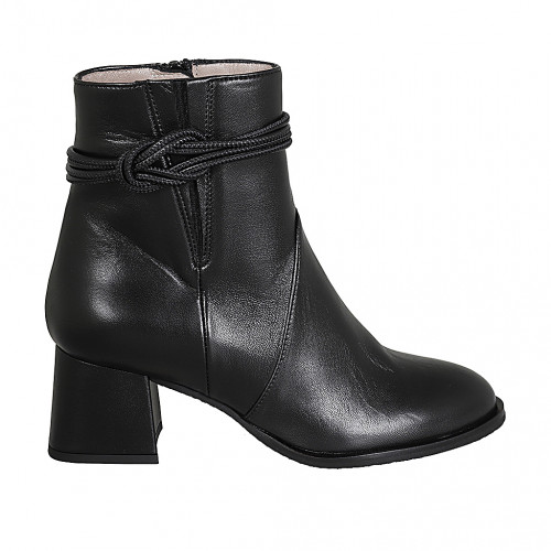 Woman's ankle boot with zipper,...