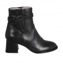 Stivaletto da donna con cerniera, elastico ed accessorio in pelle nera con tacco 5 - Misure disponibili: 32, 33, 43, 46