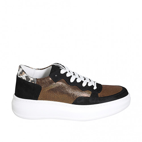 Sneaker stringata da donna con plantare estraibile in camoscio nero, pelle laminata bronzo e maculata zeppa 4 - Misure disponibili: 43