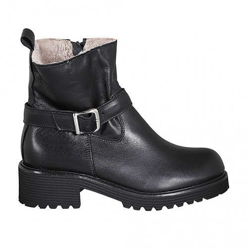 Woman's ankle boot in black leather...