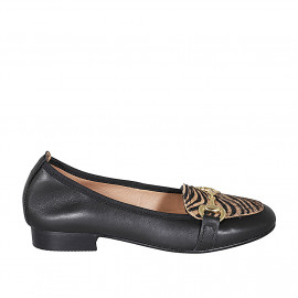 Woman's loafer shoe with accessory in black and striped beige and white leather heel 2 - Available sizes:  32, 33