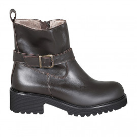 Stivaletto da donna in pelle marrone con cerniera e fibbia tacco 5 - Misure disponibili: 42, 45