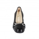 Woman's pump with removable insole, accessory and captoe in black leather and patent leather heel 3 - Available sizes:  32, 42, 43, 44, 46