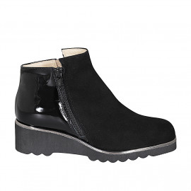 Stivaletto da donna con plantare estraibile e cerniere in camoscio e vernice nera zeppa 4 - Misure disponibili: 33, 34, 44