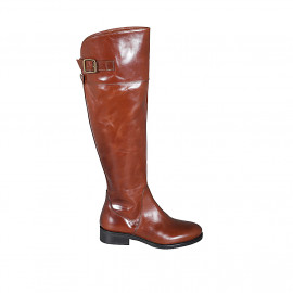 Bota a la rodilla para mujer en piel cognac con cremallera y hebilla tacon 3 - Tallas disponibles:  33, 34