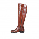 Bota a la rodilla para mujer en piel cognac con cremallera y hebilla tacon 3 - Tallas disponibles:  33, 34, 43