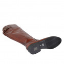 Bota a la rodilla para mujer en piel cognac con cremallera y hebilla tacon 3 - Tallas disponibles:  33, 34, 43