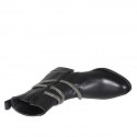 Botin para mujer con accesorio estras y cremallera en piel negra tacon 3 - Tallas disponibles:  32, 34