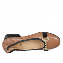 Ballerine avec accessoire pour femmes en cuir marron clair et cuir verni noir talon 3 - Pointures disponibles:  33, 42, 43, 44