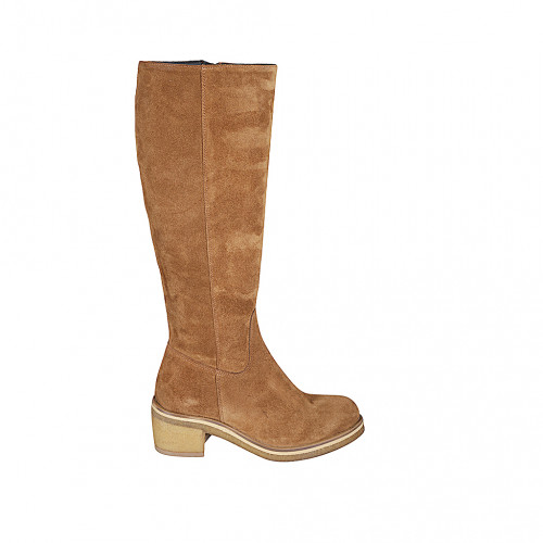 Woman's boot in cognac brown suede...