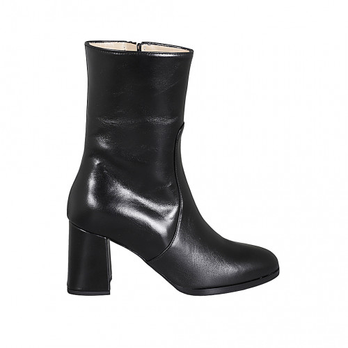 Woman's ankle boot with zipper in black leather heel 7 - Available sizes:  32, 43, 45