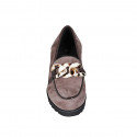 Mocassino da donna con catena in camoscio taupe tacco 6 - Misure disponibili: 33, 42, 43, 44, 45