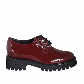 Chaussure derby à lacets pour femmes en cuir verni bordeaux talon 4 - Pointures disponibles:  32, 33, 44