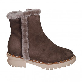 Woman's ankle boot with zipper and fur lining in brown suede heel 4 - Available sizes:  42, 43