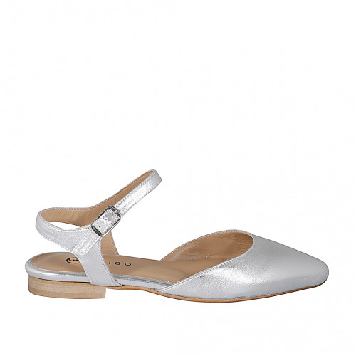 Woman's slingback pump in silver...