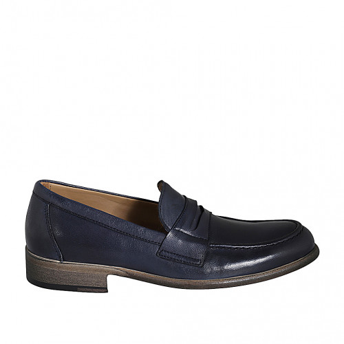 Man's elegant loafer in blue leather