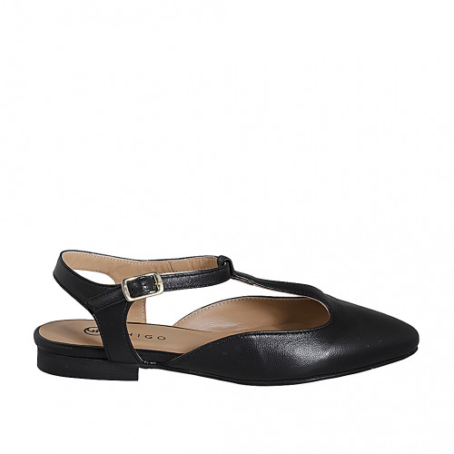 Woman's slingback shoe in black...