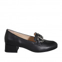 Mocasin pour femmes en cuir noir avec accessoire et talon 4 - Pointures disponibles:  32, 33, 34, 35