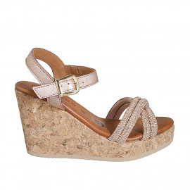 Sandalo da donna con cinturino, plateau e strass in pelle laminata rame zeppa 9 - Misure disponibili: 32, 33, 34, 35