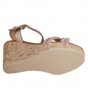 Sandalo da donna con cinturino, plateau e strass in pelle laminata rame zeppa 9 - Misure disponibili: 32, 33, 34, 35