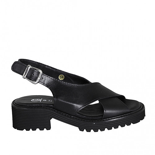 Woman's sporty sandal in black...