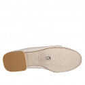 Mocasín para mujer con accesorio en charol color crema tacon 2 - Tallas disponibles:  32, 33, 34, 35, 42, 43, 44, 45