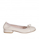 Woman's ballerina shoe in creme-colored patent leather with bow and captoe heel 2 - Available sizes:  33, 34, 35, 42, 43, 44, 45