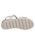 Sandale pour femmes avec courroie et chaîne en cuir blanc et vert clair talon compensé 4 - Pointures disponibles:  32, 33, 34, 35, 42, 43, 44, 45, 46