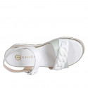 Sandale pour femmes avec courroie et chaîne en cuir blanc et vert clair talon compensé 4 - Pointures disponibles:  32, 33, 34, 35, 42, 43, 44, 45, 46