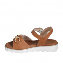 Sandalia para mujer con accesorio y cinturon en piel cognac cuña 3 - Tallas disponibles:  32, 33, 34, 35, 42, 43, 44, 45, 46