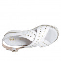 Sandale pour femmes en cuir blanc avec goujons talon compensé 3 - Pointures disponibles:  32, 33, 34, 35, 42, 43, 44, 45