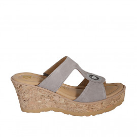 Mule para mujer en gamuza gris con estras, plataforma y cuña 7 - Tallas disponibles:  31, 33, 34, 35