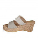 Sabot da donna in pelle grigia e camoscio laminato beige con velcro, plateau e zeppa 7 - Misure disponibili: 31, 32, 33, 34, 35